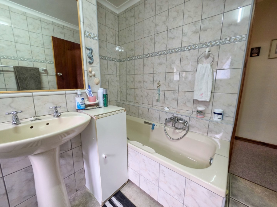 3 Bedroom Property for Sale in Stilbaai Wes Western Cape